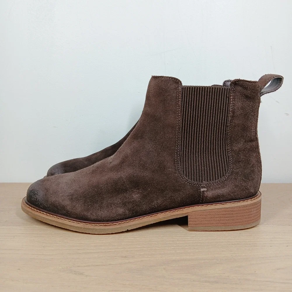 Clarks Chelsea Boots Womens 11W Brown Suede Leather Minimalist Office Classic